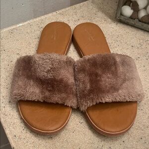 Universal Thread Tan Faux Fur Women's Slippers